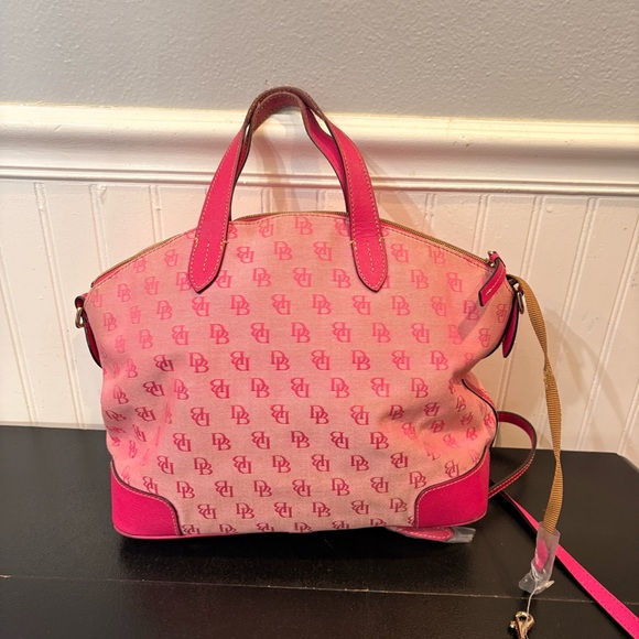 DOONEY & BOURKE Monogram
Signature Charleston Shopper Bag
Pink Canvas READ - Picture 11 of 14
